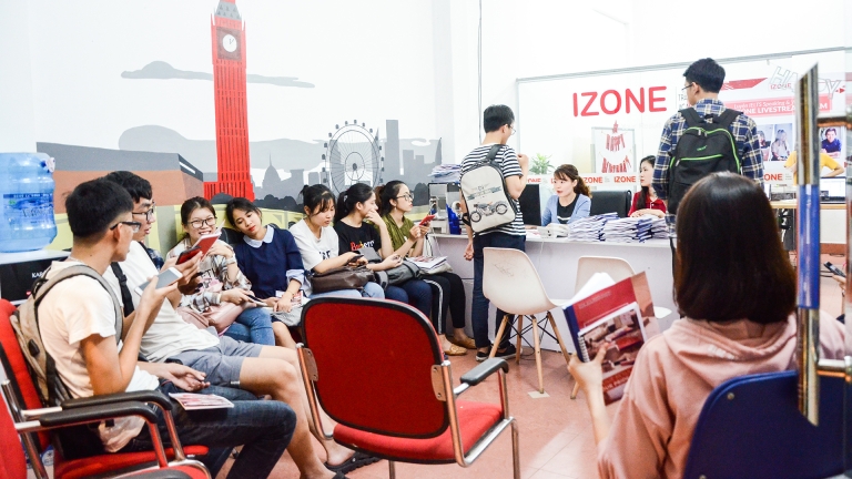 trung tâm tiếng Anh IZONE