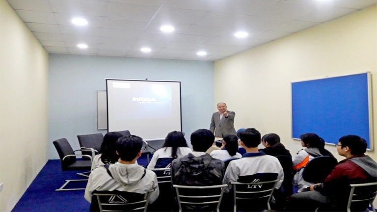 Trung Tâm Ngoại Ngữ Viet Advance