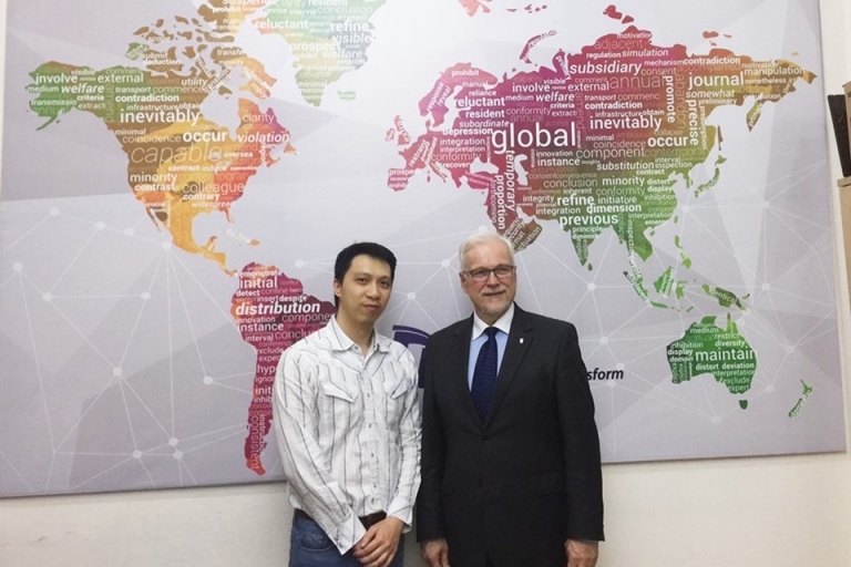 to-chuc-giao-duc-the-flat-world-giao-vien