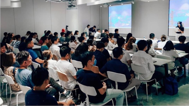 Học viện Kinh doanh E-ACADEMY