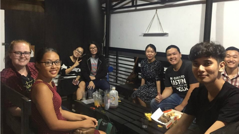 Trung Tâm Học Tiếng Theo Nhóm