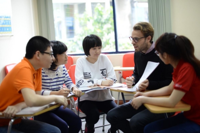 Hoàng Khải Minh mong muốn biến lớp học thành nơi kích thích tư duy cho học viên (nguồn ảnh: kenhsinhvien)