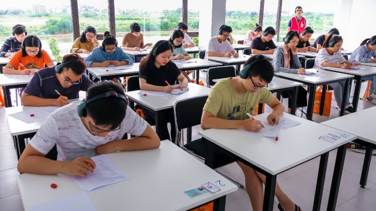 Trung tâm Universal Language Center