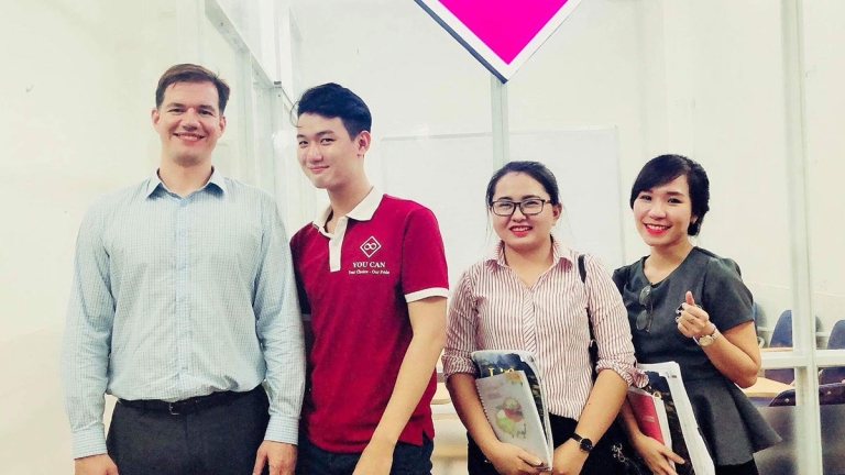 Trung tâm Đa ngôn ngữ You Can