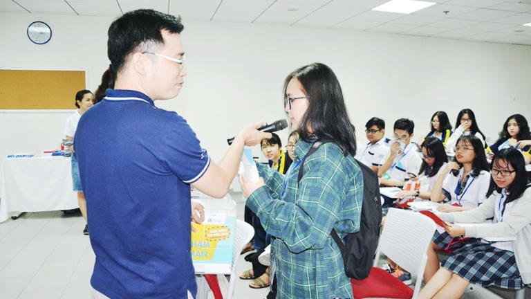 Trường Cao Đẳng Hoa Sen