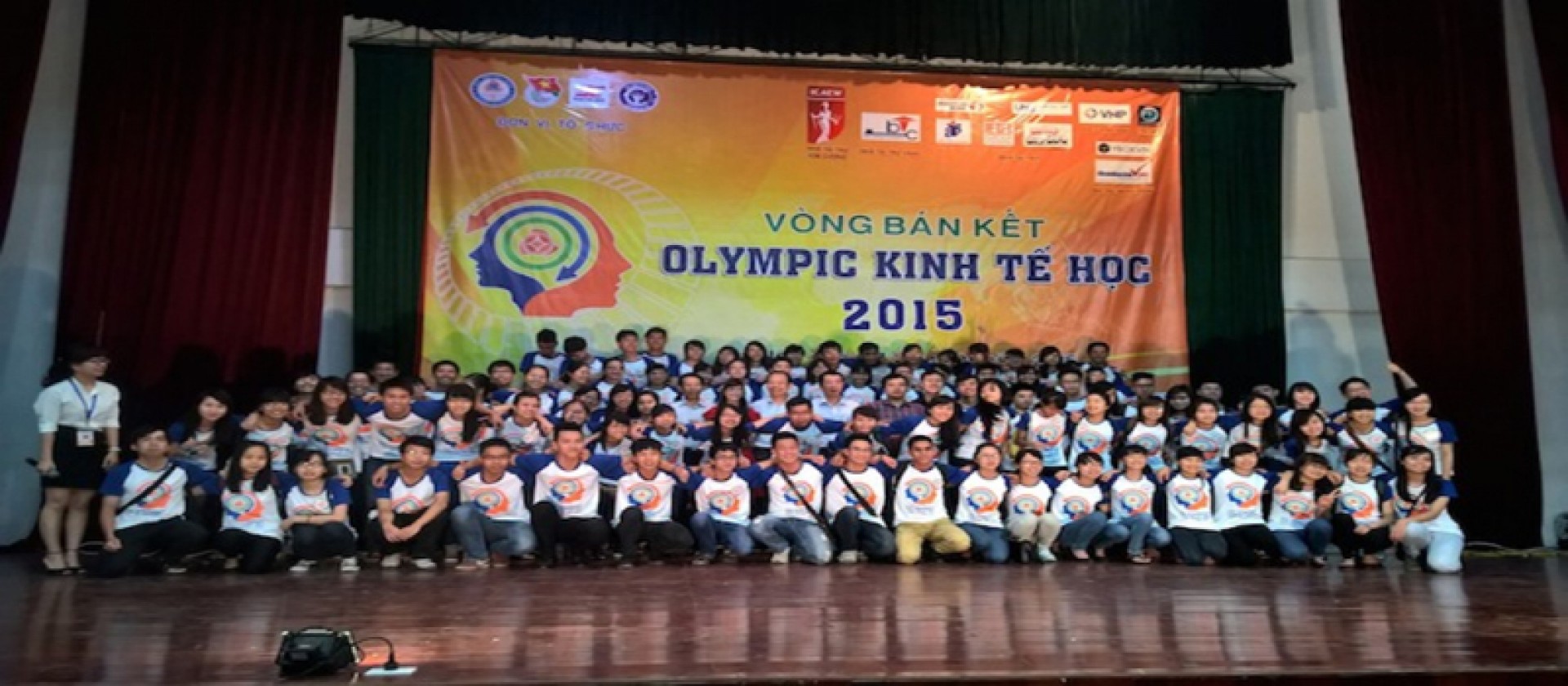 Bán Kết Cuộc Thi “Olympic Kinh Tế Học 2015” – Trí Tuệ, Hấp Dẫn, Đầy Kịch Tính