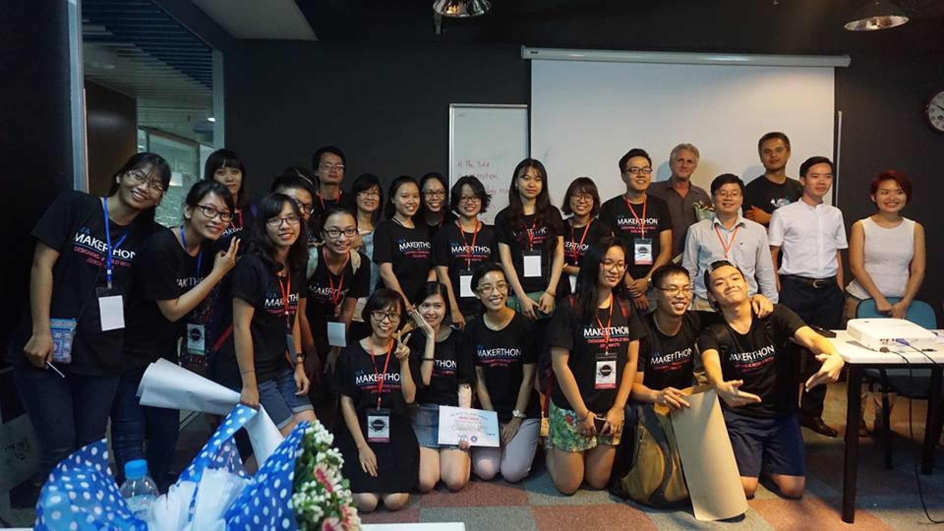 Tổng quan sự kiện SEA Makerthon Hanoi 2016