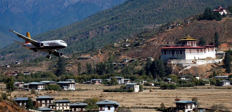 Sân bay Bhutan chỉ dành cho những phi công lão luyện nhất