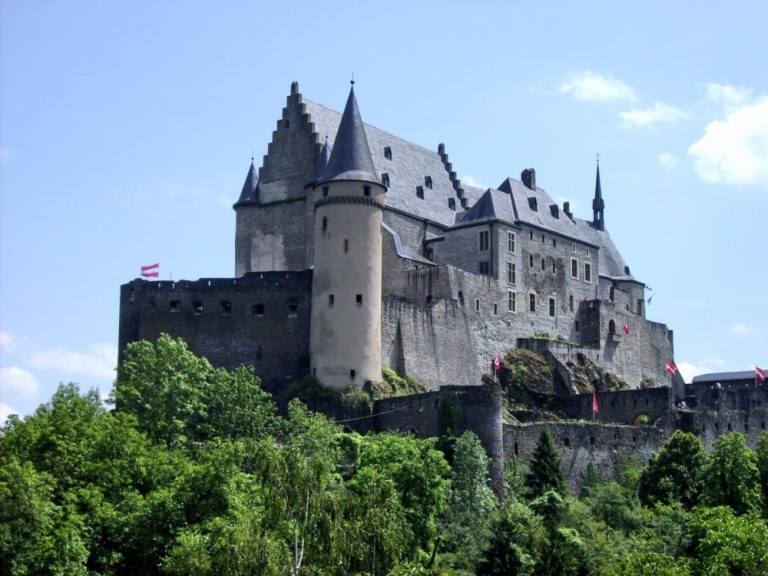 Luxembourg uy nghi với những lâu đài cổ kính