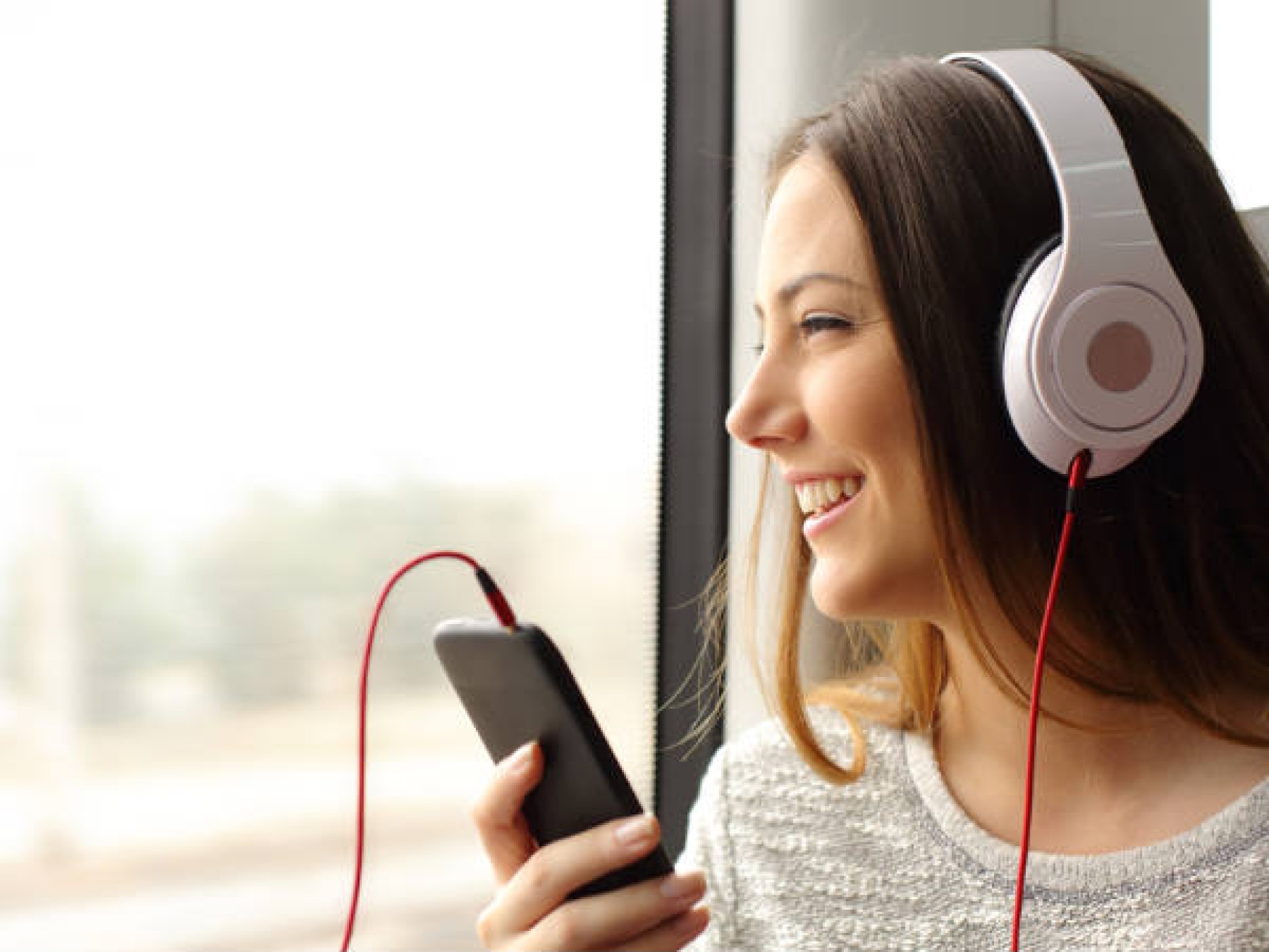 6 trang podcast luyện tiếng Anh giúp bạn cải thiện kĩ năng nghe