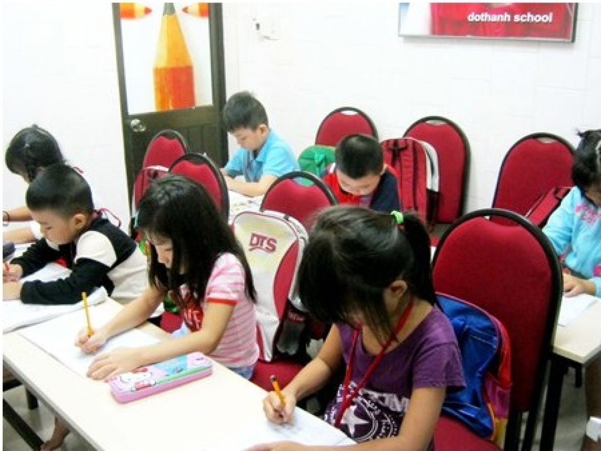 Lớp học Anh văn thiếu nhi tại trung tâm ngoại ngữ - tin học Đô Thành
