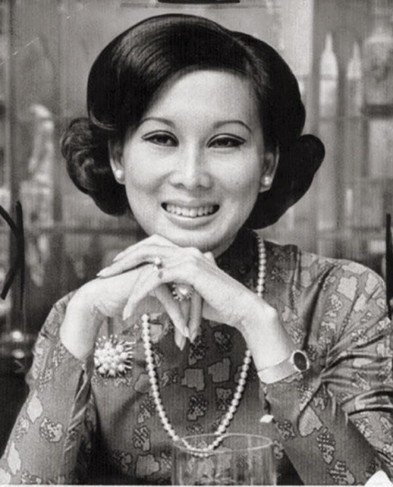 Bà Đặng Tuyết Mai thời trẻ với phong cách trang điểm đặc trưng