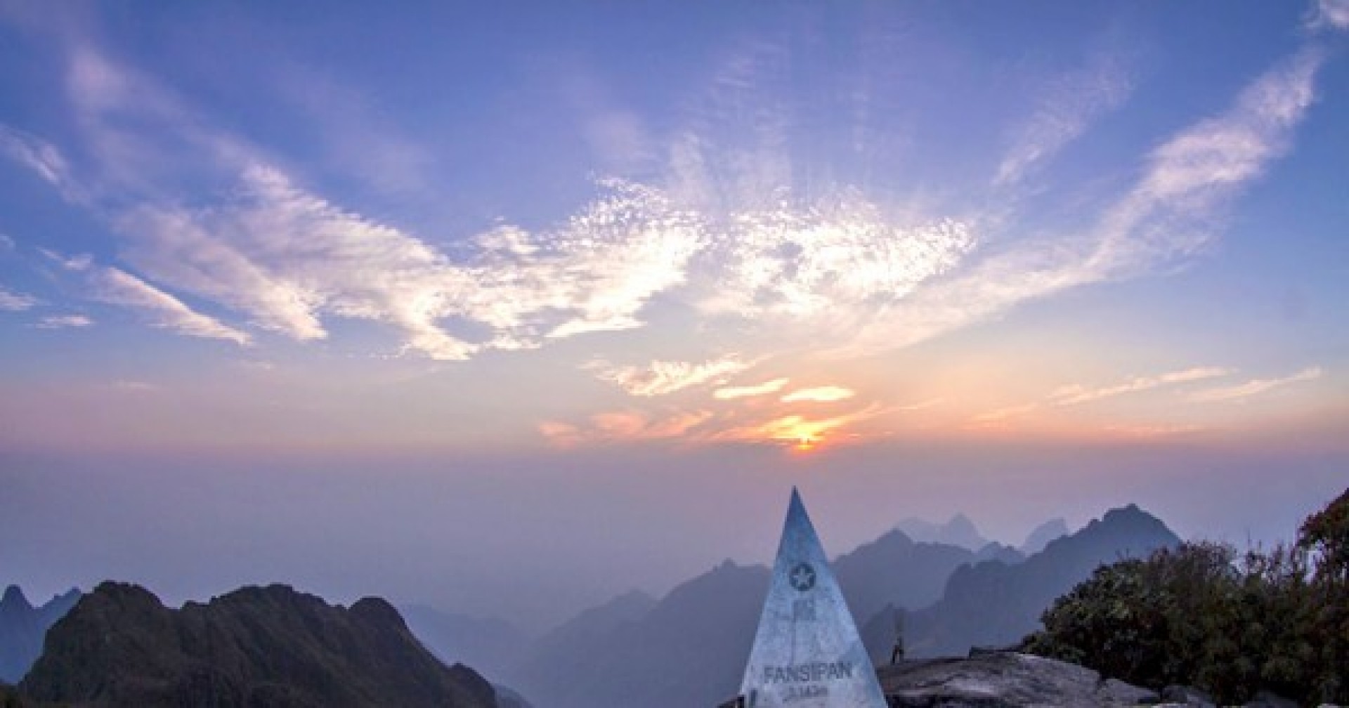 Top 10 ngọn núi “khủng” nhất Việt Nam