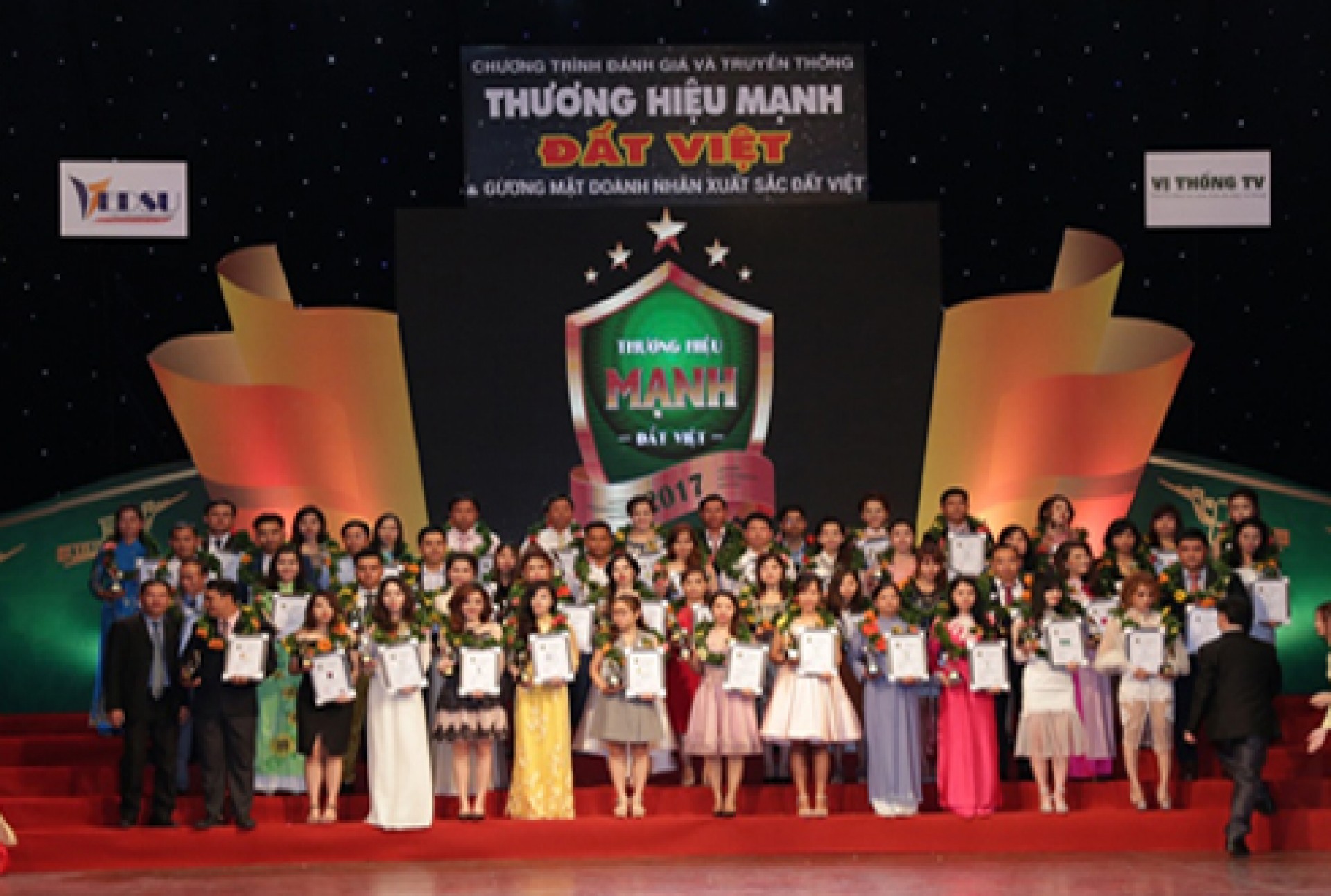 Anh ngữ Joy English – Tự hào là Top 30 “Thương hiệu mạnh Đất Việt 2017”