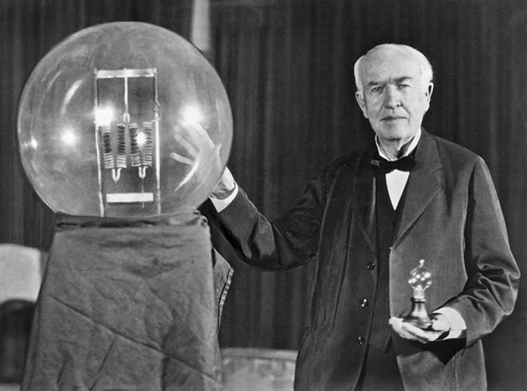 Thomas Edison ( Nguồn: ThoughtCo)