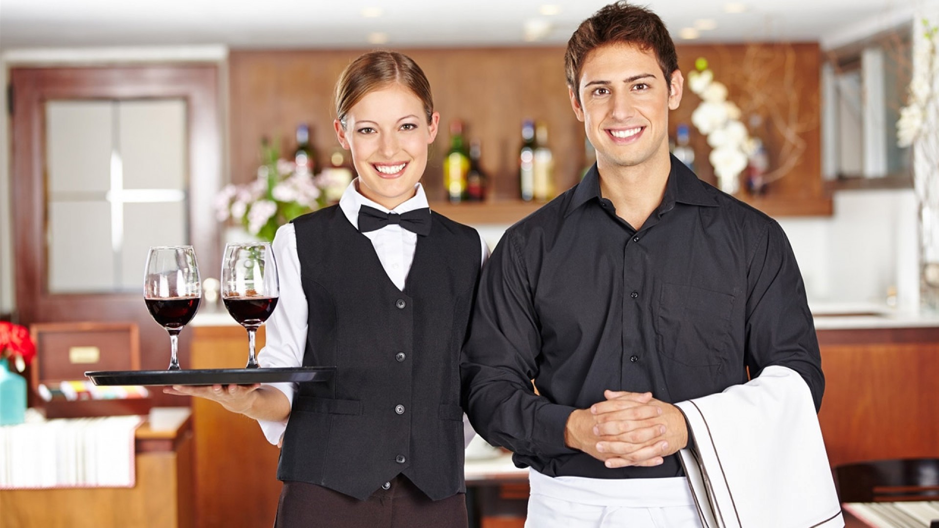 Chuyên nghiệp hơn với các mẫu câu tiếng Anh giao tiếp trong nhà hàng cho nhân viên