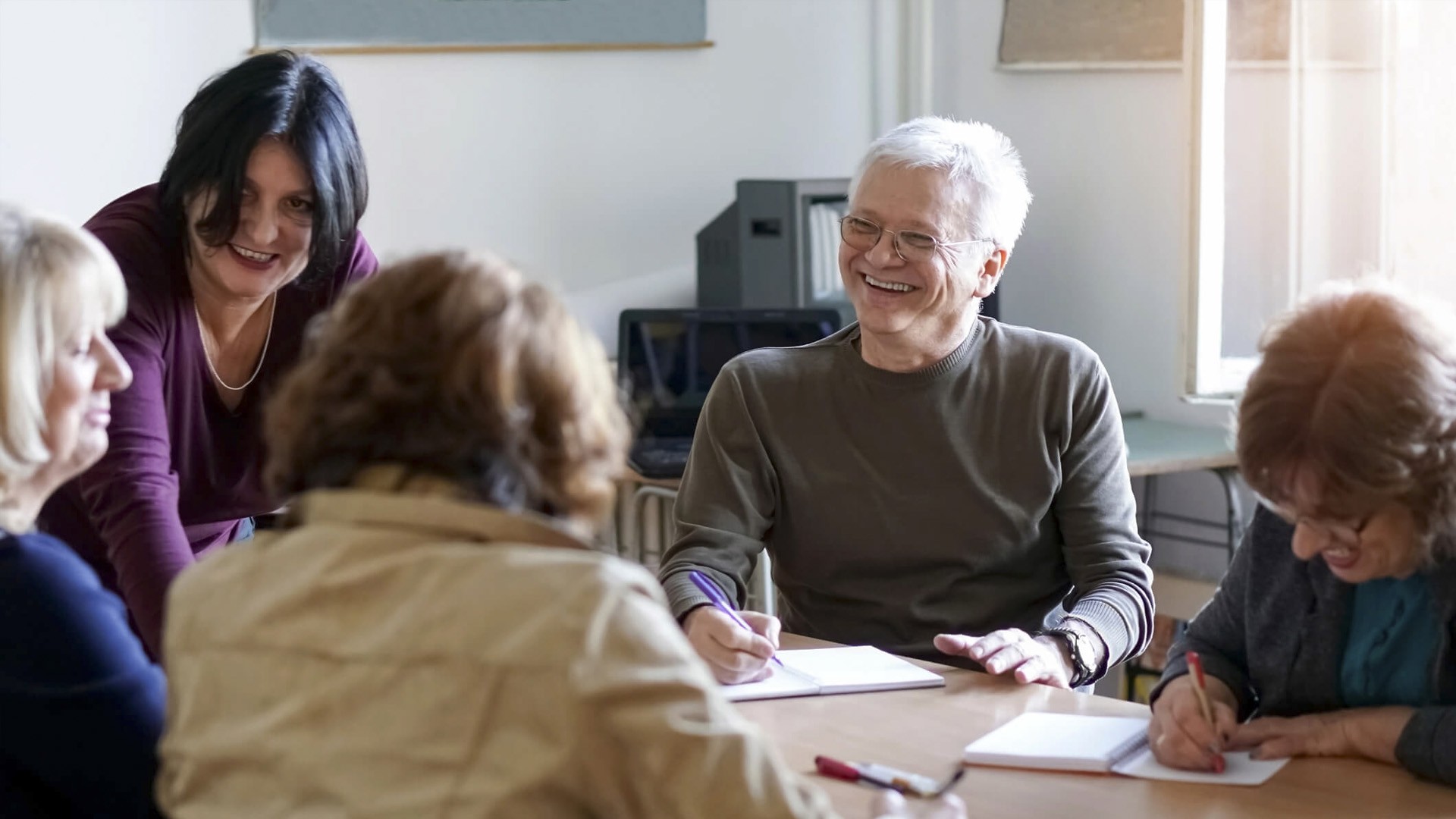 Top 5 trung tâm dạy tiếng Anh giao tiếp cho người lớn tuổi uy tín tại TP. HCM