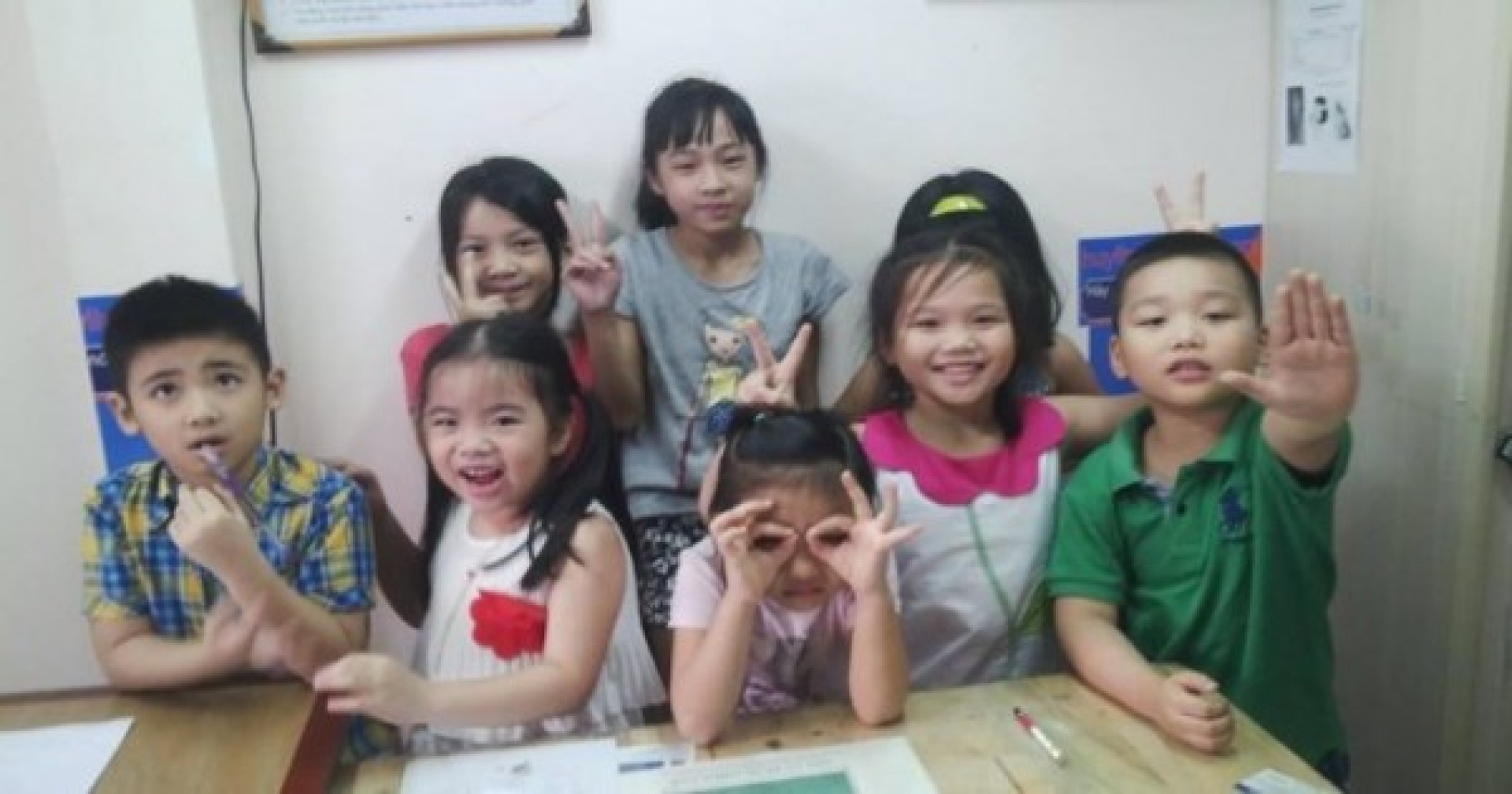 Học tiếng Anh lớp 1, 2, 3 (6 - 9 tuổi) với Huy Linh English