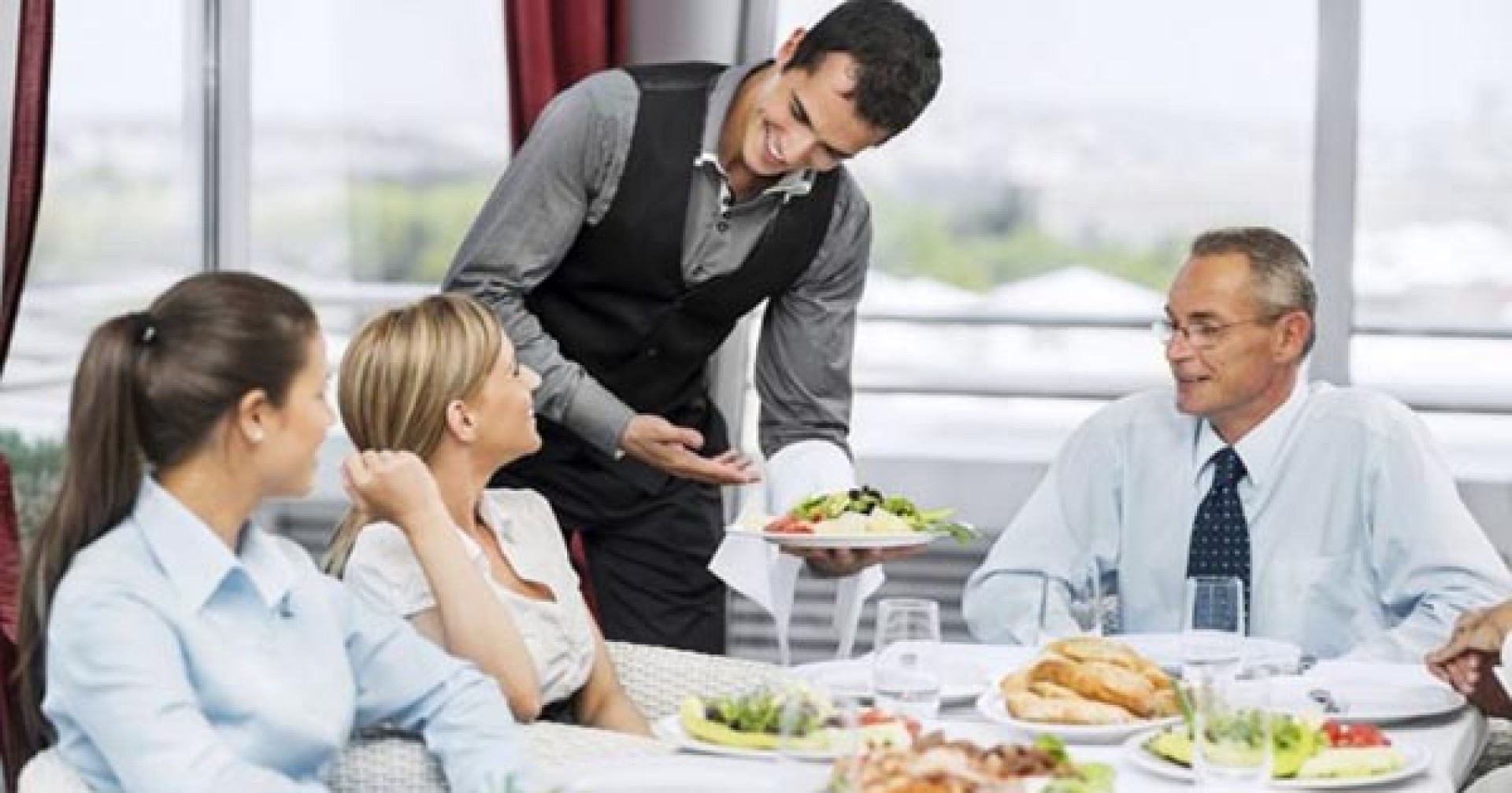 Tiếng Anh cho người đi làm nhà hàng: xử lý lời phàn nàn, nói sao cho chuyên nghiệp?