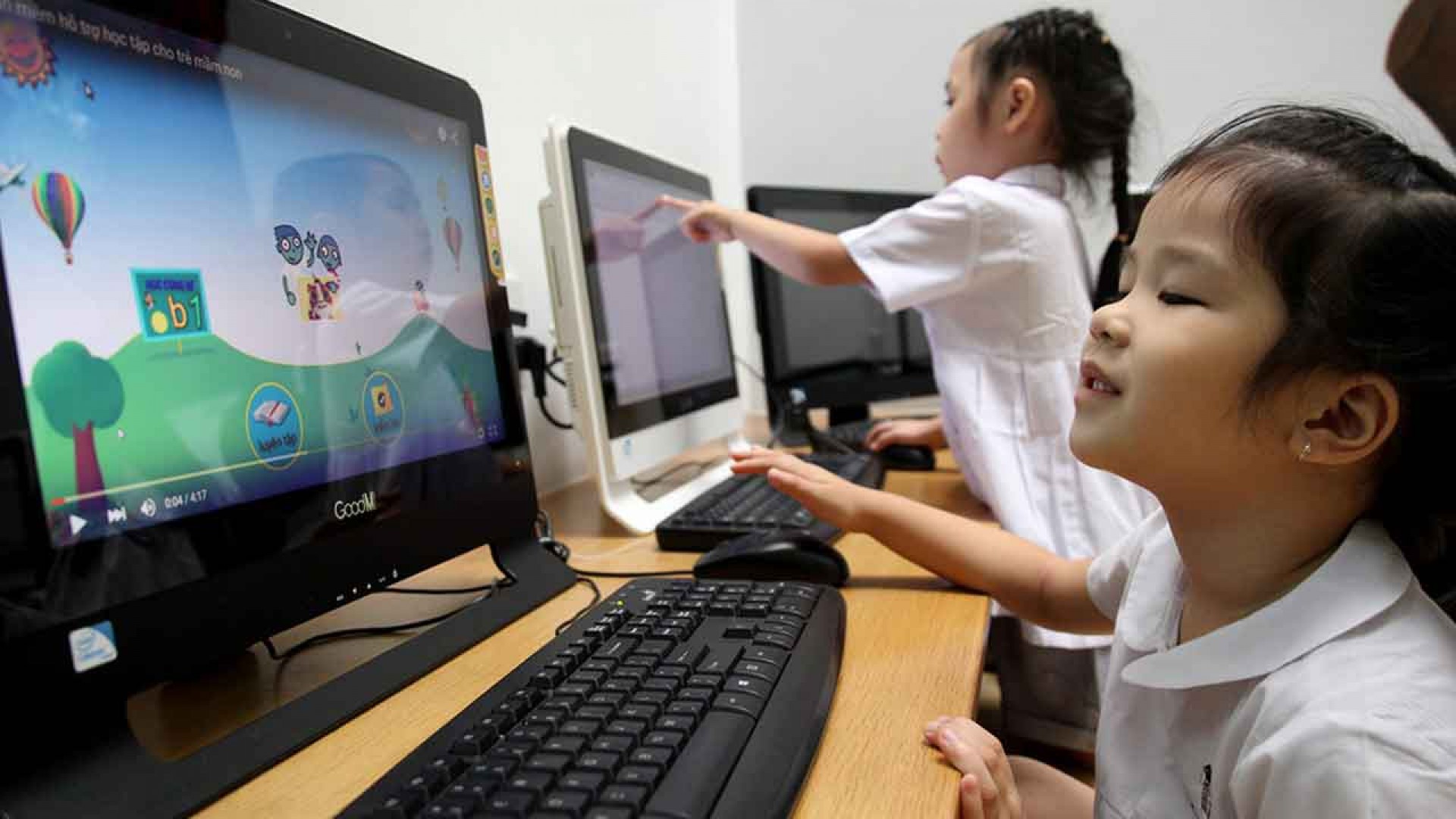 Nâng cao khả năng giao tiếp với bộ từ vựng tiếng Anh trẻ em chủ đề máy tính