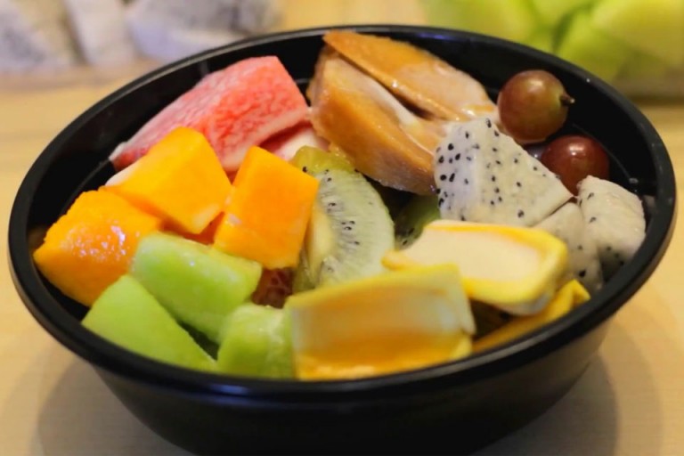 Một tô trái cây gồm nhiều loại tươi ngon (Nguồn: Happy Bowls)