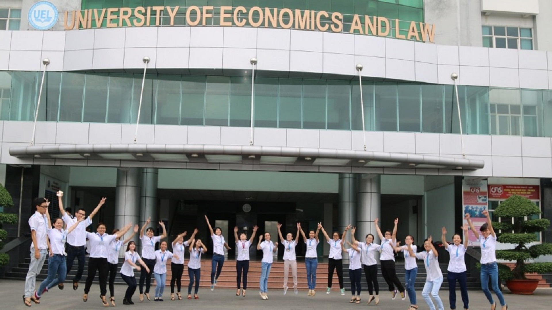 Phòng công tác sinh viên Đại học Kinh tế – Luật: thông báo nhiều suất học bổng tháng 9