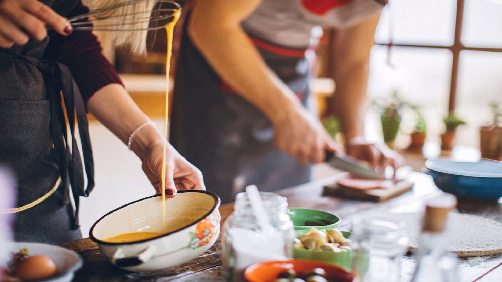 Học ngay kho tàng từ vựng tiếng Anh về các hoạt động trong nhà bếp