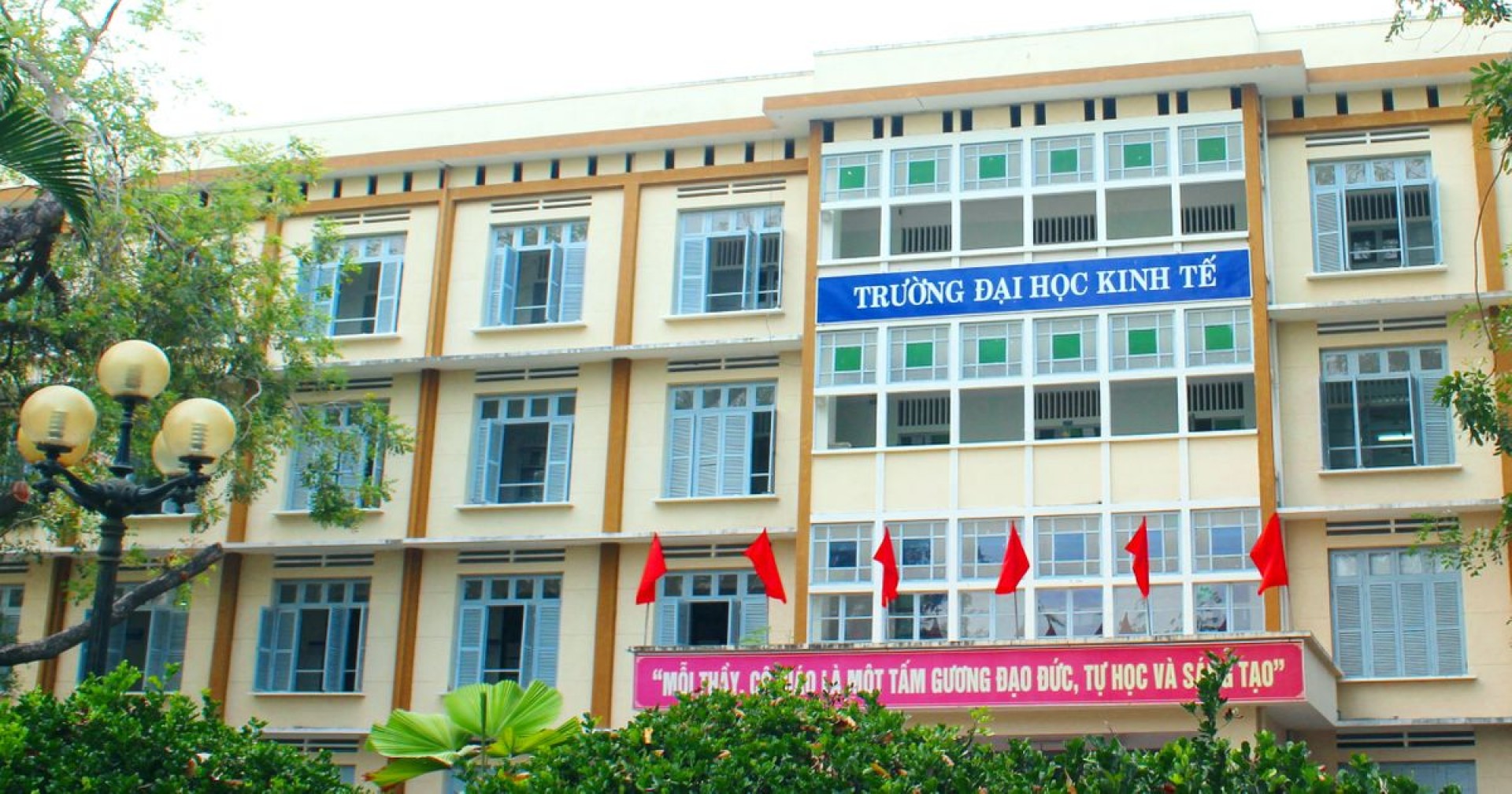 Đại học Kinh tế Đà Nẵng – Học phí đội giá tăng cao