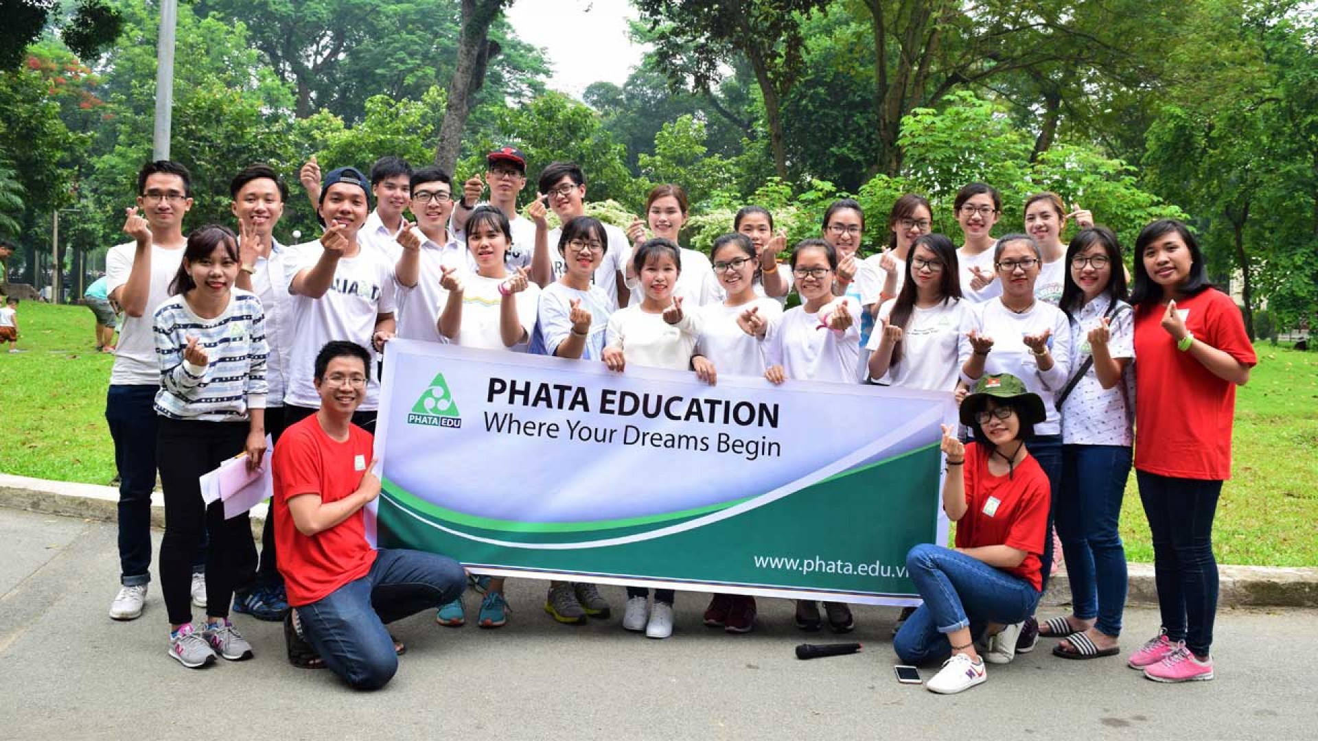 Giải mã lý do khiến 100% học viên hài lòng về trung tâm PHATA EDU