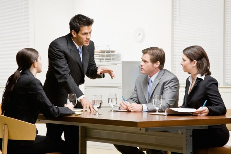 Kỹ năng thuyết phục sẽ giúp luật sư tạo được lòng tin với khách hàng, công việc thuận lợi hơn