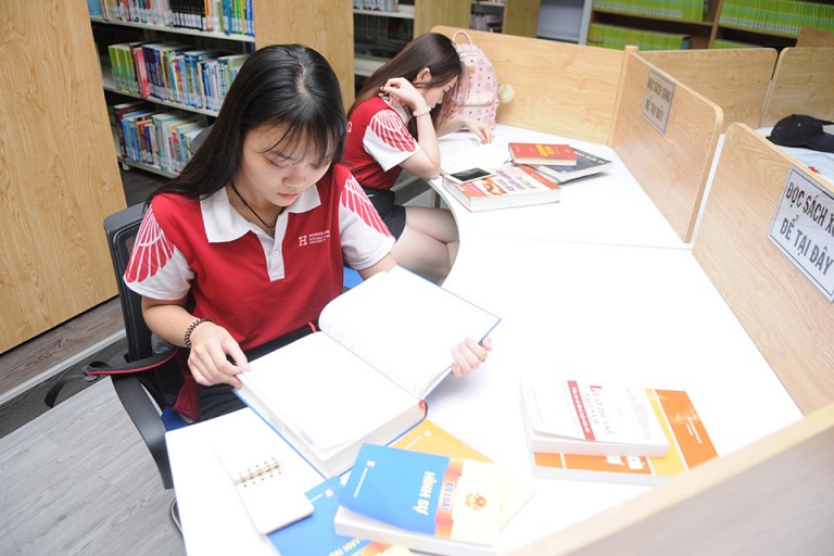 Thư viện là nơi sinh viên Trường Đại học Hồng Bàng thường lui đến để tự học tập, nghiên cứu (Nguồn: HIU)