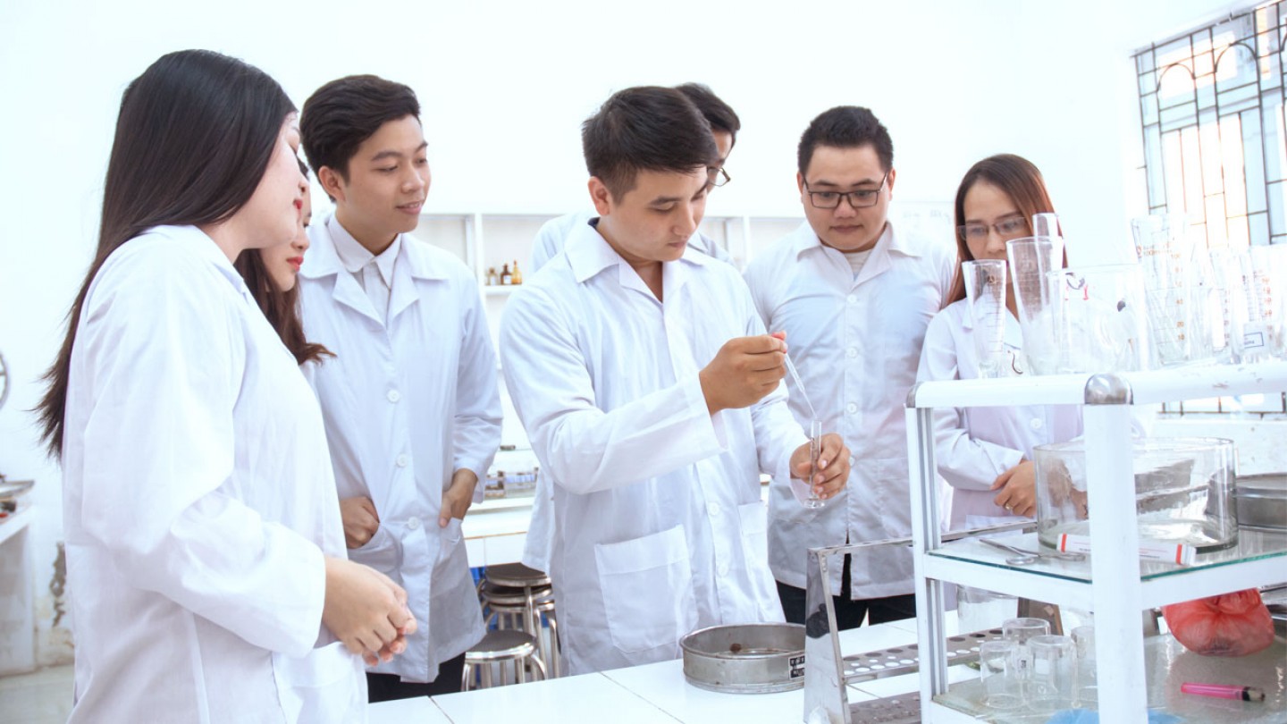 Danh sách các trường cao đẳng đào tạo ngành Dược tại TPHCM | Edu2Review