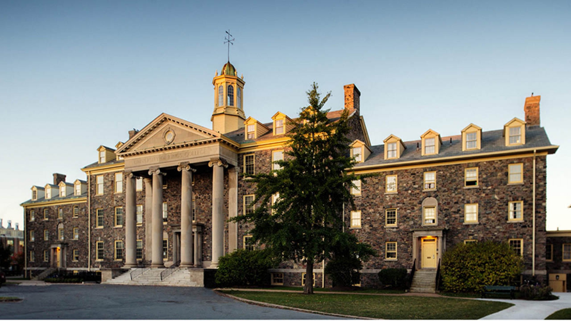Nên chọn du học đại học Canada tại ngôi trường lâu đời University of King’s College?