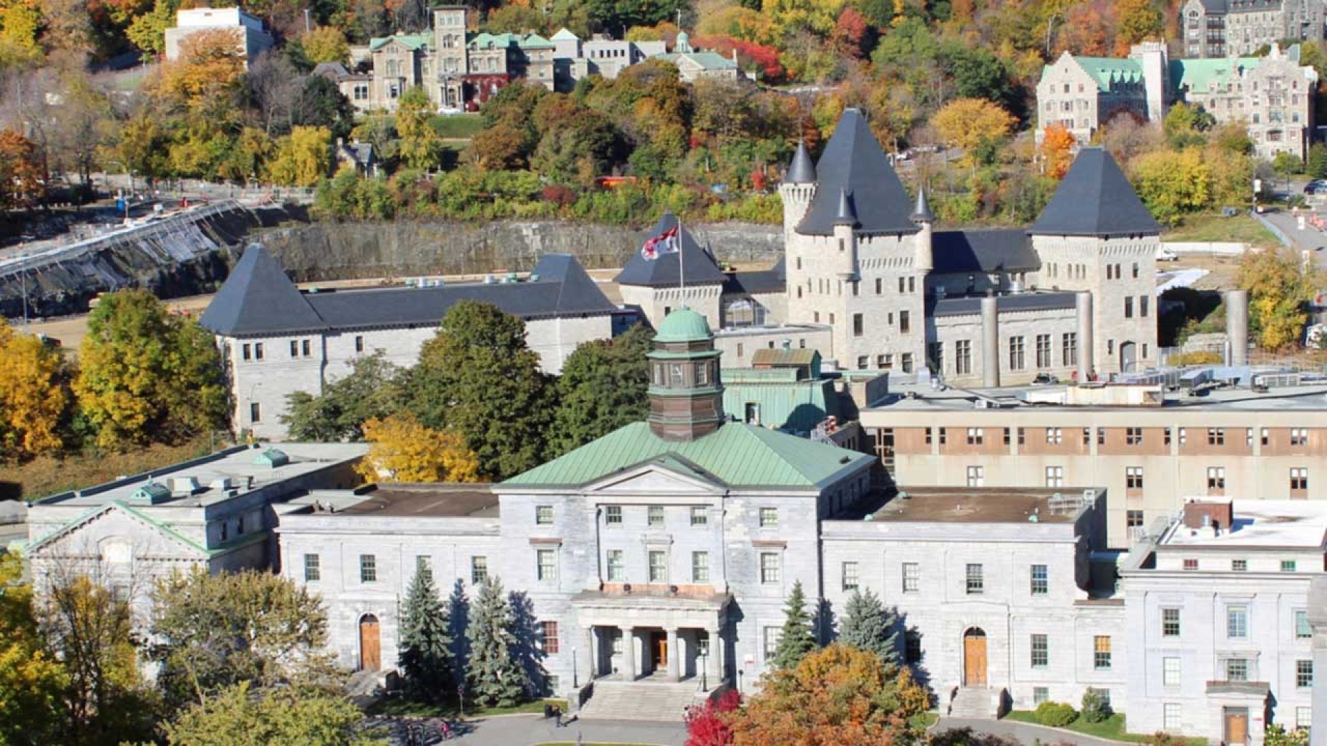 Trải nghiệm tuyệt vời khi du học đại học ở Canada tại McGill University