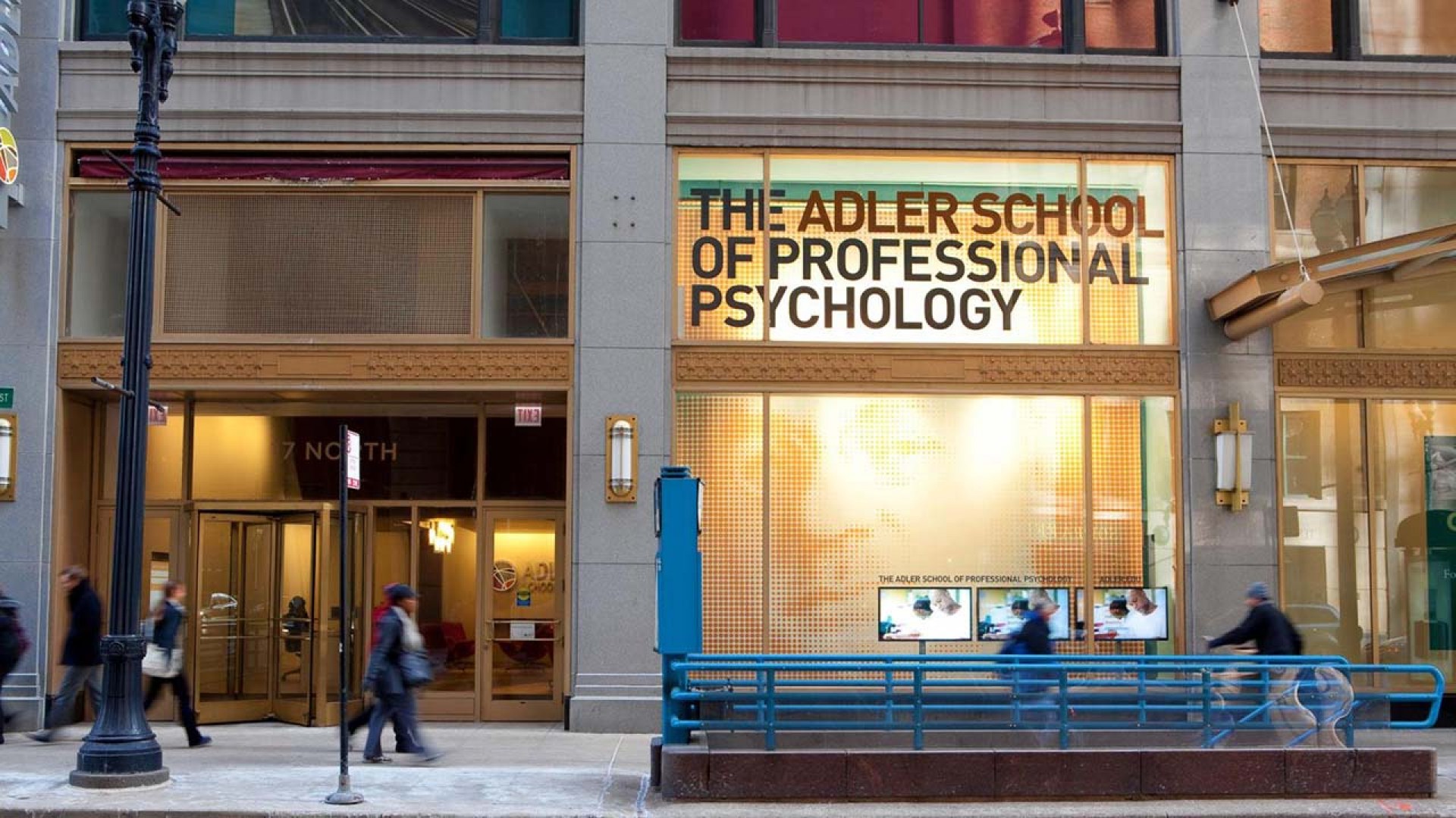 Đi du học Canada ngành Tâm lý, không thể bỏ qua Adler University?