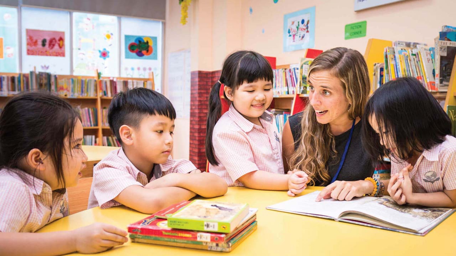 Có nên cho con học trường mầm non quốc tế: 5 lợi ích vàng mà bé nhận được khi nhập học
