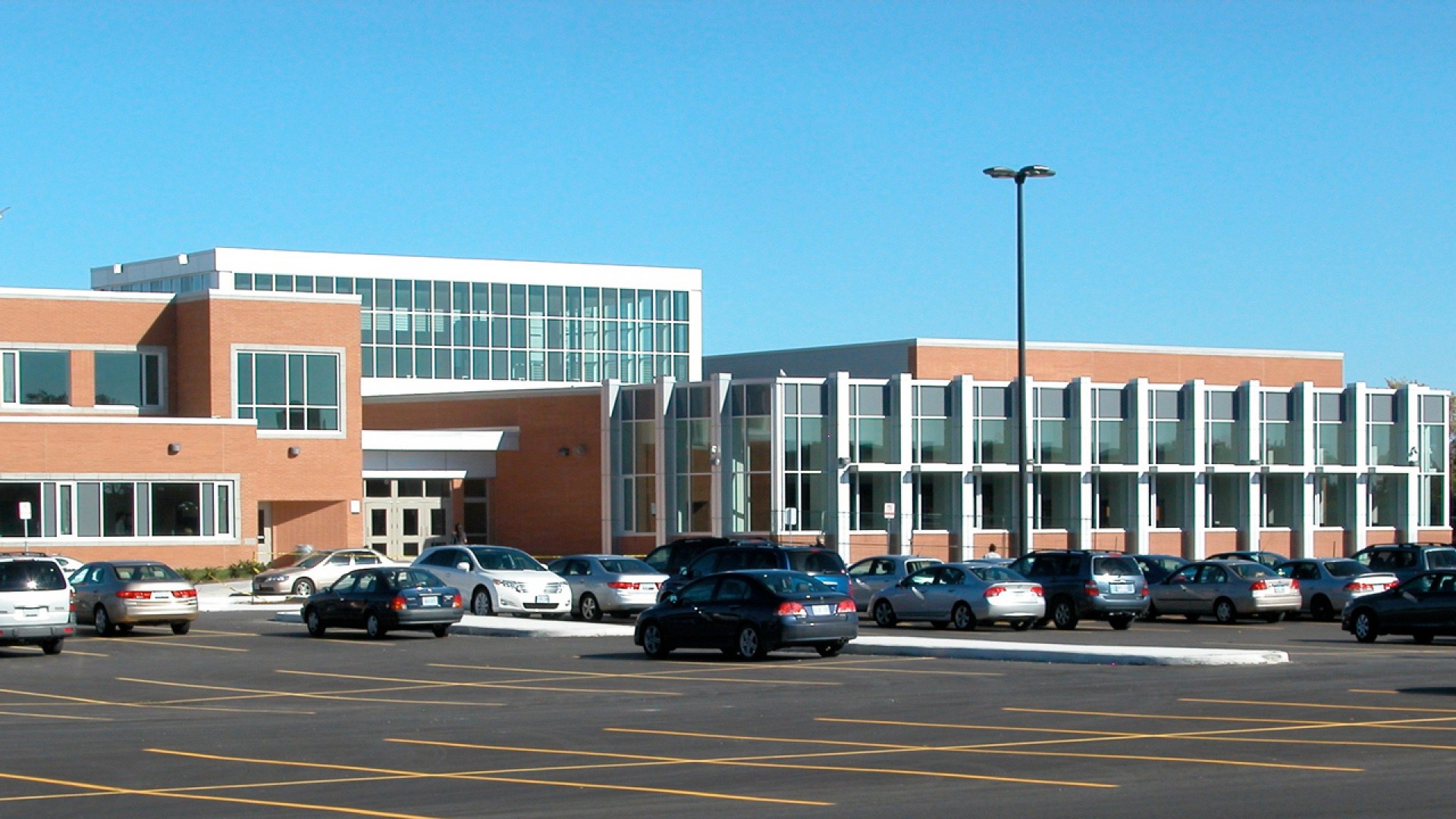 Tìm trường du học Canada: Có nên chọn Markham District High School?