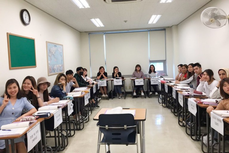 Hình ảnh một lớp học tiếng Hàn tại Trung tâm ABC Education