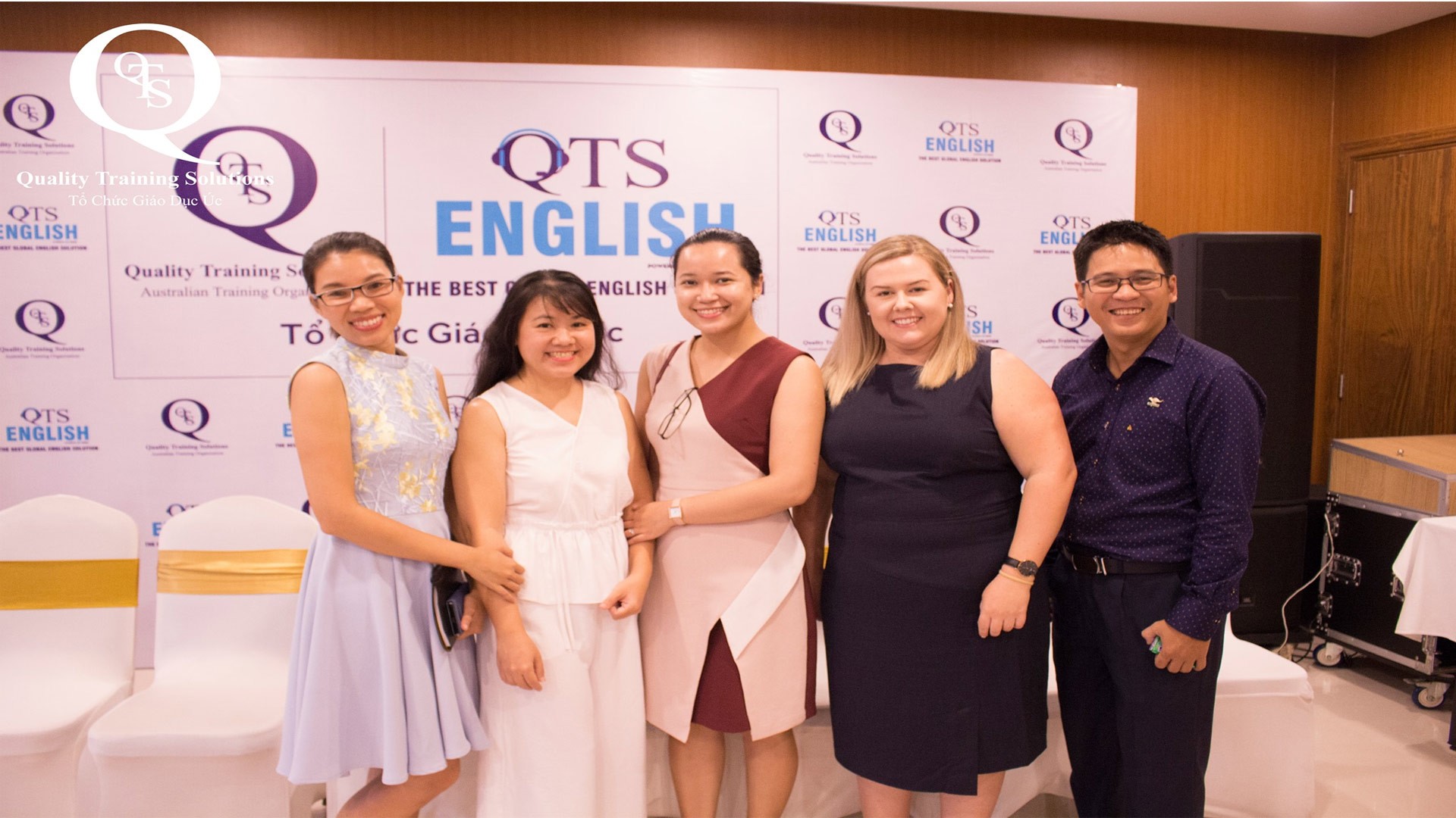 QTS English đồng hành cùng học sinh, sinh viên Việt Nam trong mùa đại dịch