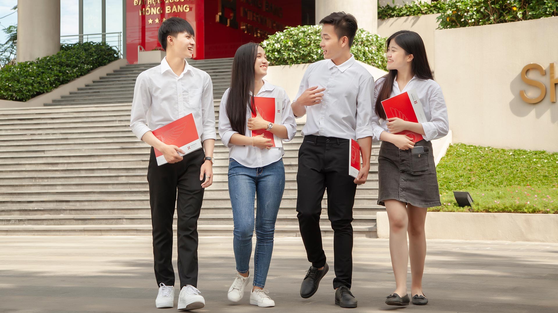 Những thành tựu đóng mác chất lượng và uy tín của Đại học Quốc tế Hồng Bàng