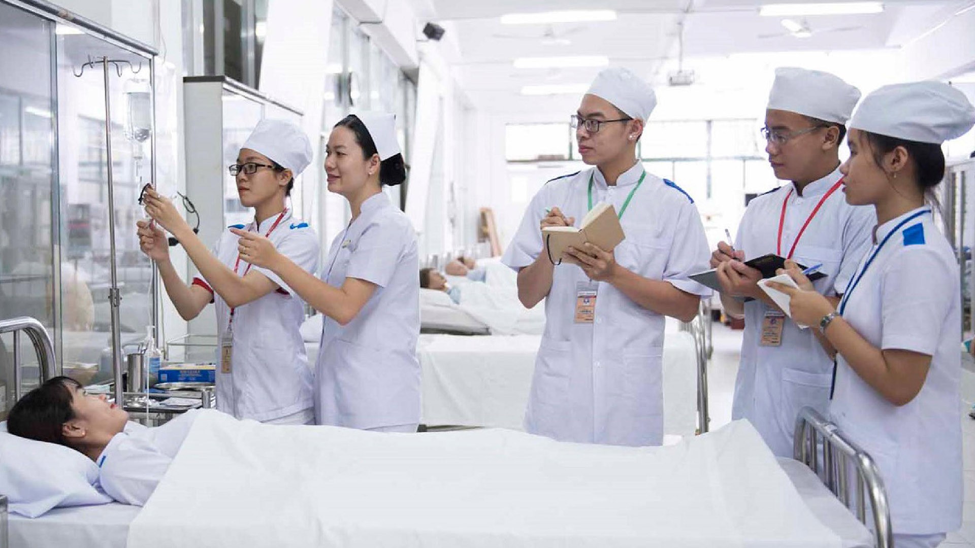 Top 10 trường đại học đào tạo ngành Điều dưỡng tại Việt Nam