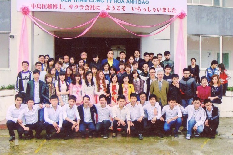 Giáo viên và học viên Nhật ngữ Hoa Anh Đào (Nguồn: Nhật ngữ Hoa Anh Đào)