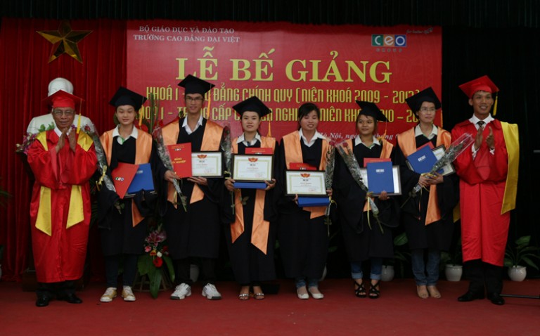 Lễ tốt nghiệp của các tân cử nhân CĐ Đại Việt