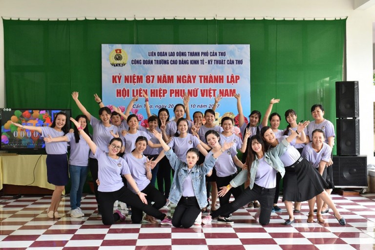Họp mặt kỷ niệm ngày phụ nữ Việt Nam (Nguồn: ldldct)