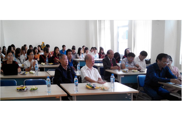 Lễ trao bằng Tốt nghiệp Cao đẳng Chính quy khóa 8 & Kỷ niệm 35 năm ngày Nhà giáo Việt Nam