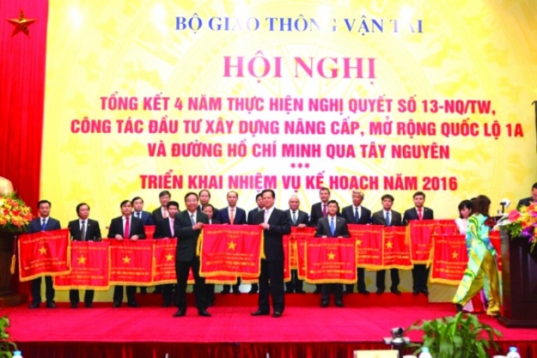 Trường Cao đẳng nghề Hàng hải TP.Hồ Chí Minh vinh dự nhận Cờ thu đua của Chính phủ