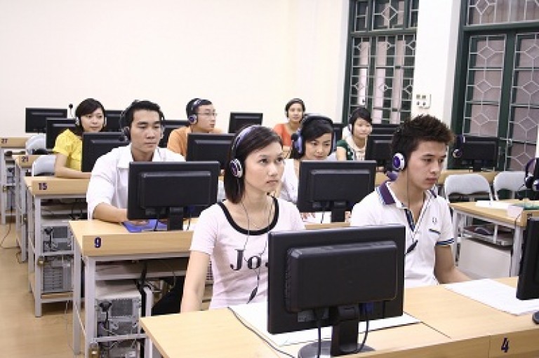 Phòng tin học phục vụ nhu cầu nghiên cứu công nghệ thông tin của sinh viên
